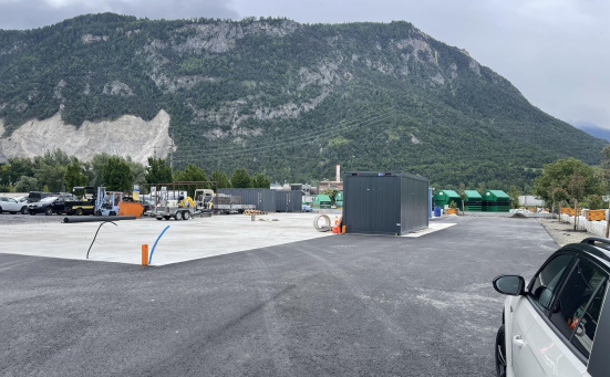 Atelier avec dépôt et bureau, 645.00 m2